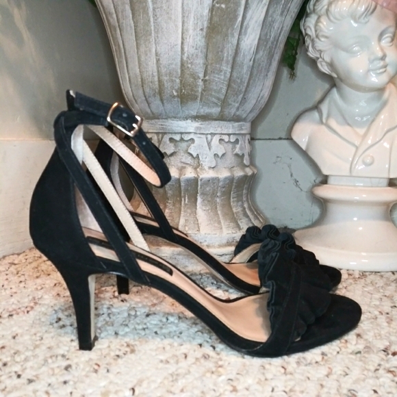 Steve Madden Vexen Sexy Black Suede Ruffled Strap Stiletto Heeled Dress Sandals - Picture 7 of 7